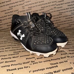Under Armor Black Men’s UA Leadoff Mid RM Baseball Molded Cleats Size 5.5